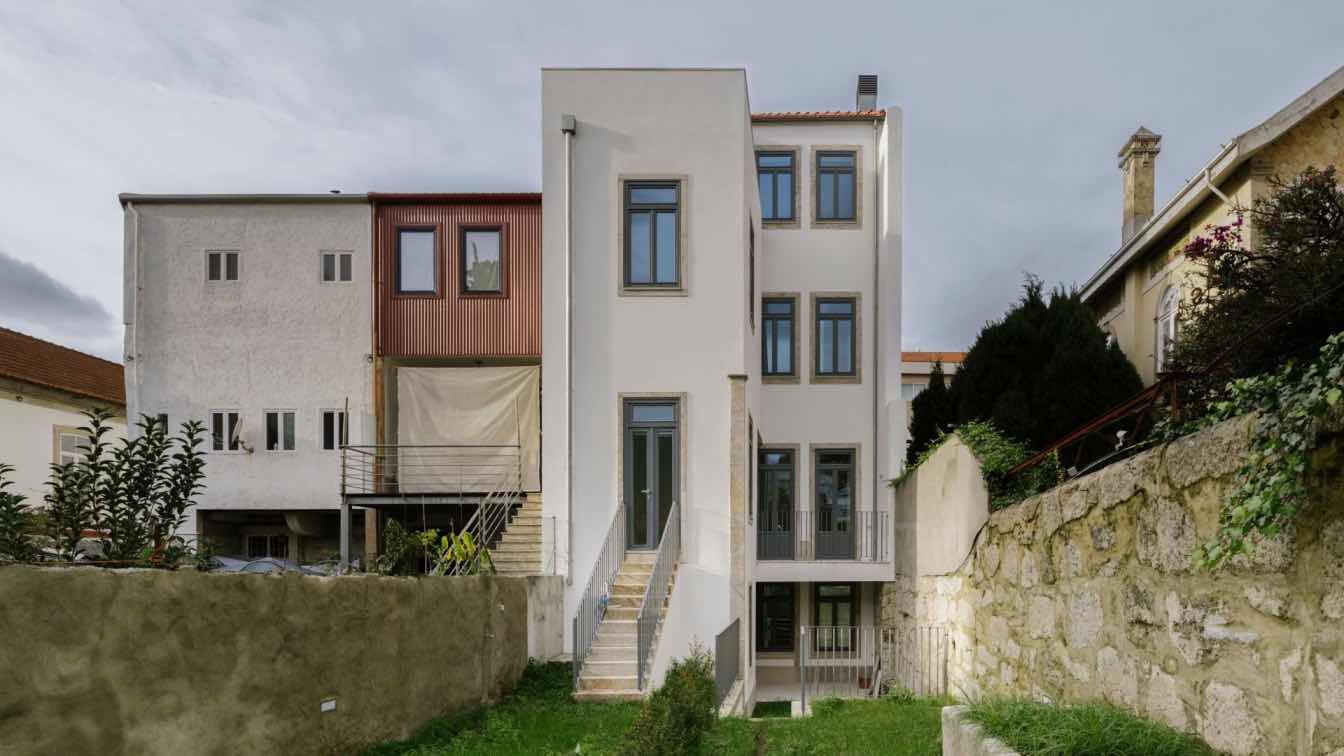 Edifício moderno no Porto